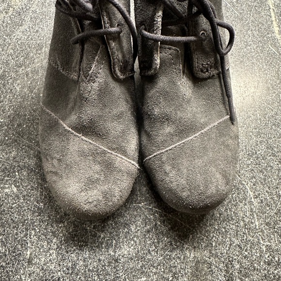 Toms Wedge Booties in Gray Size 3.5 - Picture 2 of 4